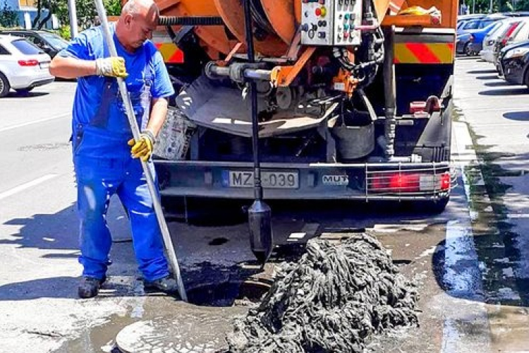 Súlyos problémákat okoznak a törlőkendők a csatornában!