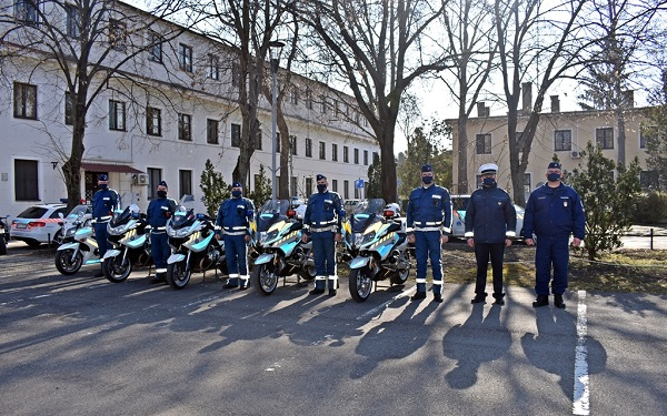 Elöl és hátul is fedélzeti kamerákkal szerelték fel a rendőrségi motorokat