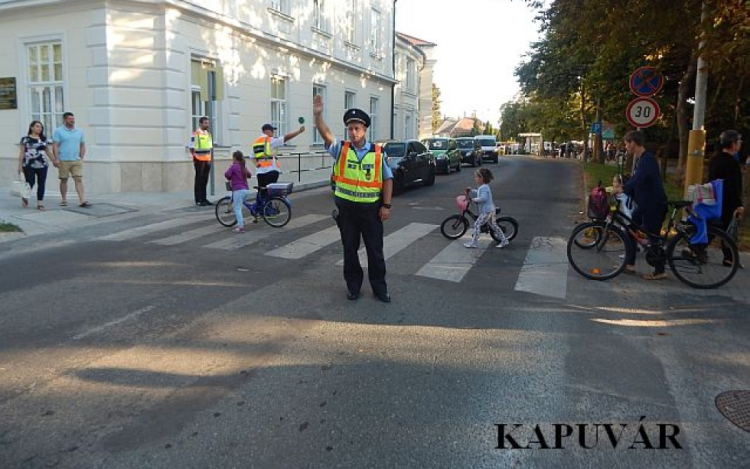 Iskolarendőrök segítik a tanévkezdést