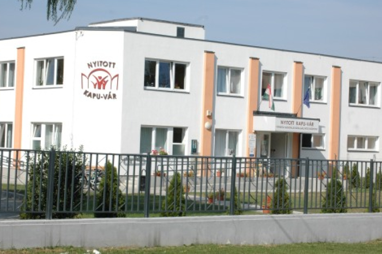 Megkezdődött a kapuvári szociális központ bővítése