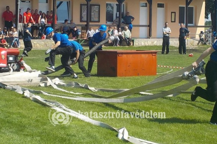 Osliban versenyeztek a Kapuvár körzeti önkéntes tűzoltók
