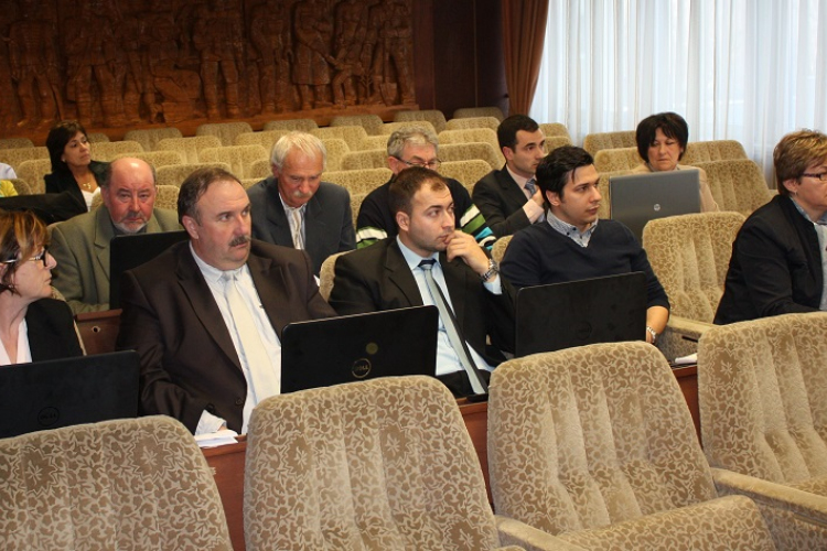 Közbeszerzésről és új bölcsődei csoport létrehozásáról is döntöttek