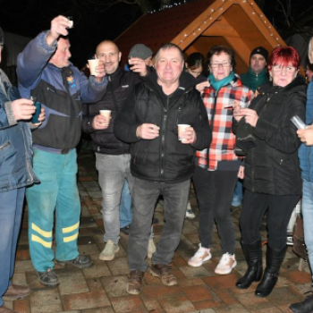 19-ik adventi ablaknyitás Vágon