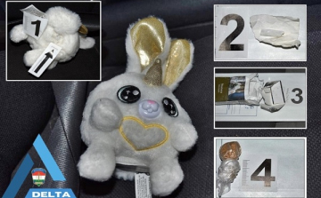 Bizarr plüssnyuszi az autóban