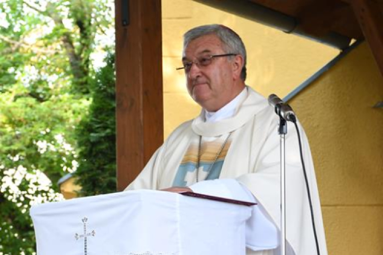 Kisboldogasszony napi zarándoklat püspöki szentmisével – Szent Anna Katolikus Általános Iskola és Óvoda ünnepi rendezvénye Szanyban