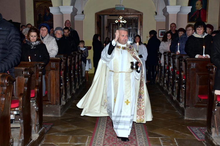 Elsőáldozók bemutatása az ünnepi szentmisén Szanyban