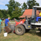 Nézőtéri ülőszékek elhelyezése a szanyi sporttelepen