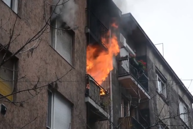 Évente több száz lakás válik lakhatatlanná a tűz pusztítása miatt