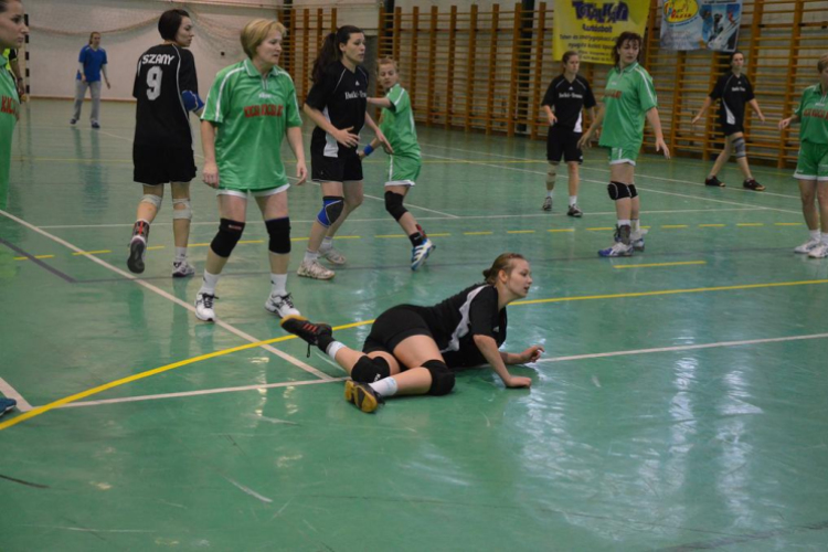 Szany-VKLSE II. 28:25 megyei I. o.női bajnoki kézilabda mérkőzés.
