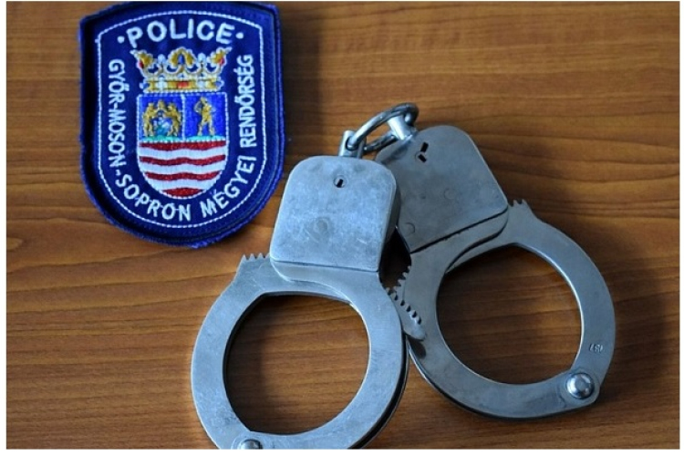 Vitnyéden közúti ellenőrzés során találtak drogot egy kocsiban a rendőrök