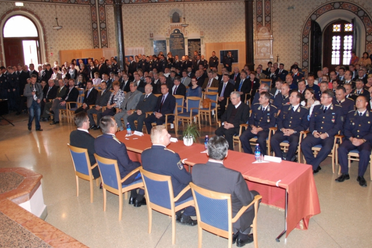 Rendőröket tüntettek ki Szent György nap alkalmából