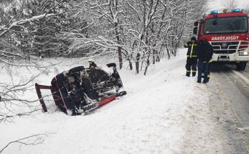 Ónos eső nehezíti a közlekedést