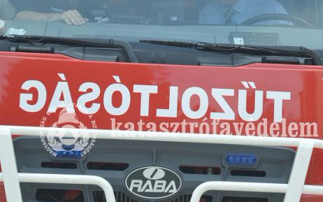 Holttestet találtak egy kigyulladt házban Császáron