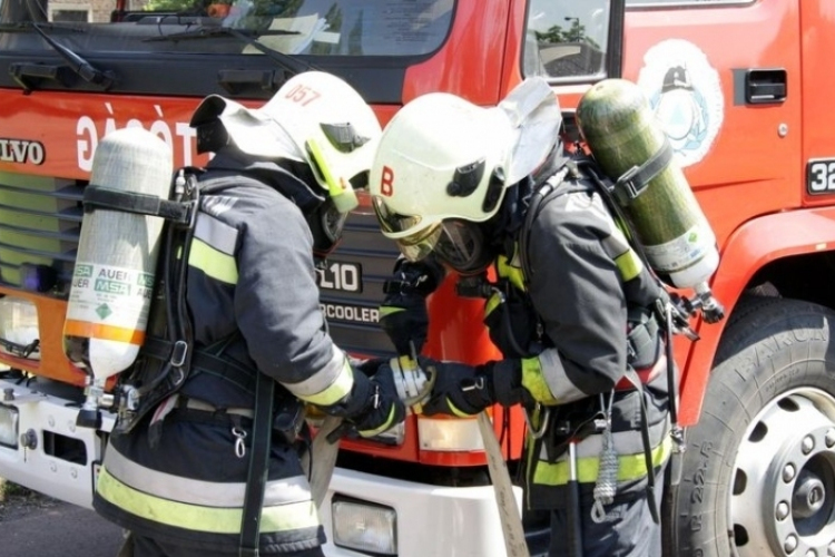 Kapuváron kigyulladt egy társasház ma reggel