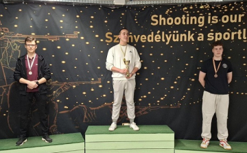 Verseny előtt megsimogatom a nézőkét