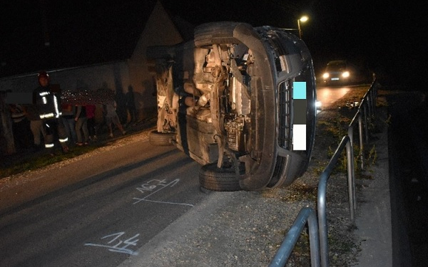 Az ittas sofőr Rábapatonán nekiütközött egy autónak, majd kocsijával felborult