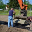 Finisben a műfüves pálya építése Szanyban