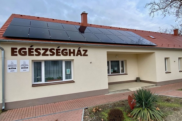 Rábatamásiban csökkentették az egészségház energiaköltségeit