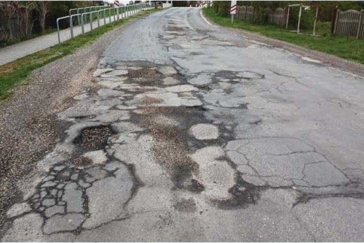 Mi baja Gyopáros Alpárnak a kónyi önkormányzattal?