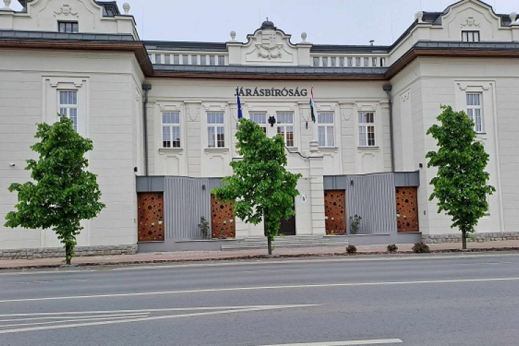Átadták a Csornai Járásbíróság felújított épületét