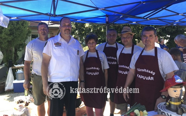 A rábaközi tűzoltók elbánnak a tűzzel, de jól boldogulnak a tűzhely mellett is