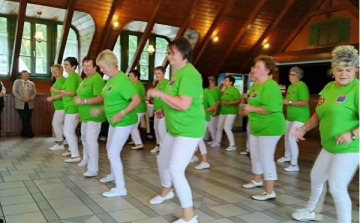 Szenior örömtánc Bősárkányban