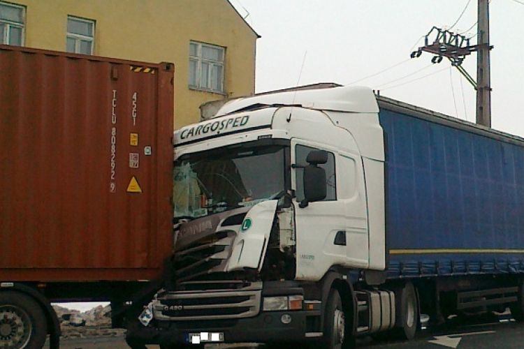 Hármas kamionbaleset Csornán a Bartók Béla utcában