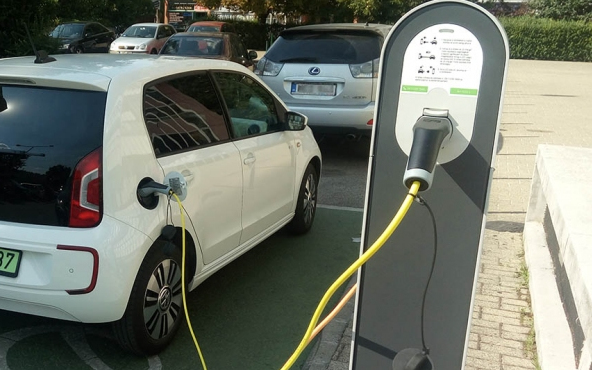 Folyamatosan nő az elektromos autók akkumulátorának élettartama