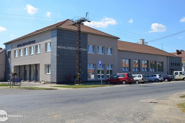 Adventi jótékonysági vásár Szanyban