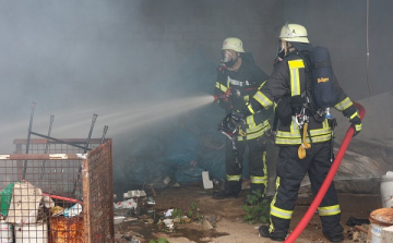 Mesterlövész lőtte ki a Rábapatonán égő házban a gázpalackot