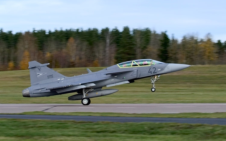 Riasztották a magyar Gripeneket