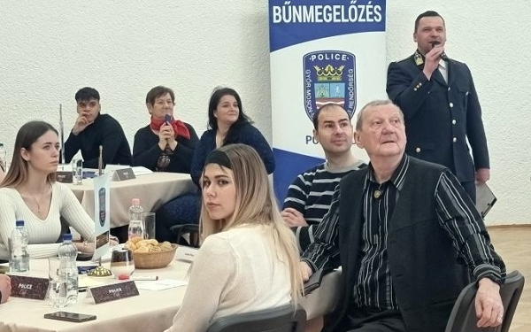 Kiber Cafe: beszélgetés egy kávé mellett az internet veszélyeiről