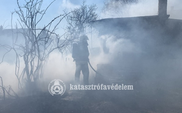 Villanymozdony, családi ház és hulladék is égett