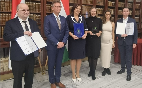 Díjazták a bősárkányi könyvtárt