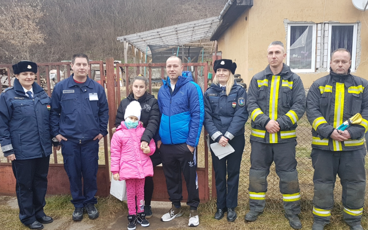 Rendőrök, polgárőrök és tűzoltók teljesítették egy kislány kívánságát