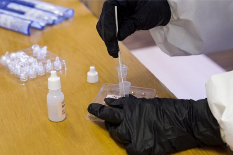 A fertőzöttek száma 517,3 millió, a halálos áldozatoké 6,251 millió a világon