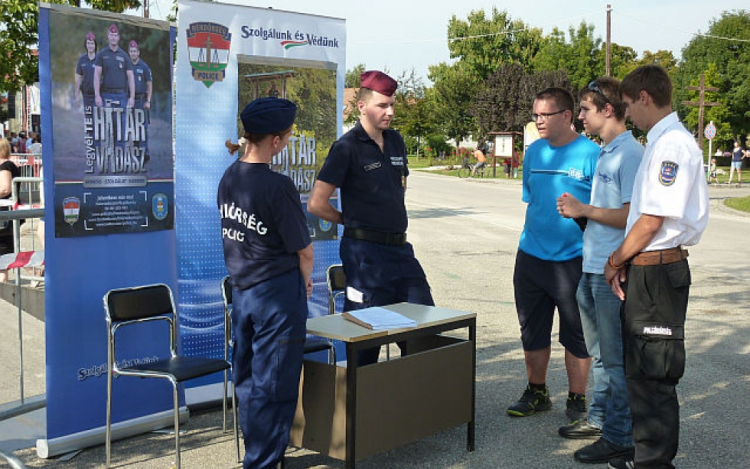 Határvadászokat toboroztak a csornai jubileumi programon