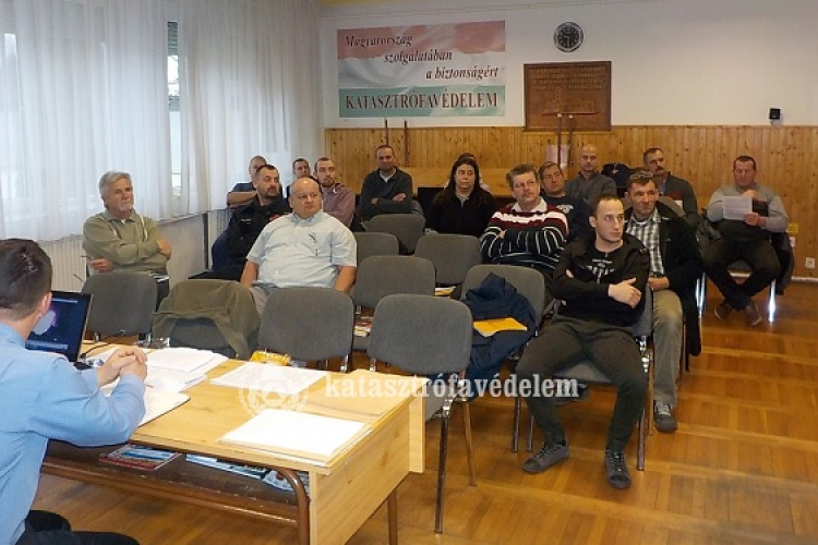 Hivatásos és önkéntes tűzoltók értékelték az elmúlt, tervezték a jövő évet