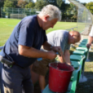 Nézőtéri ülőszékek elhelyezése a szanyi sporttelepen