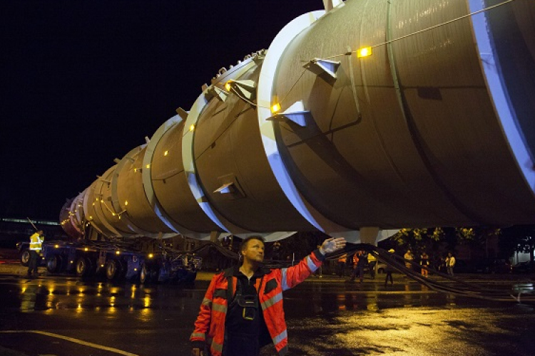 Hatalmas monstrum szelte át az országot az éjszakai autópályán