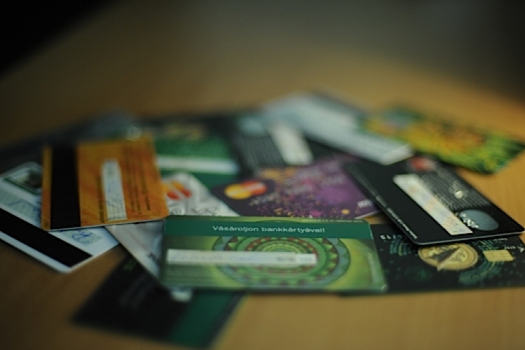Bankkártyacsaló bolgárokat lepleztek le a rendőrök