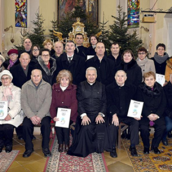 Jubiláló házaspárok ünnepi szentmiséje Szanyban.