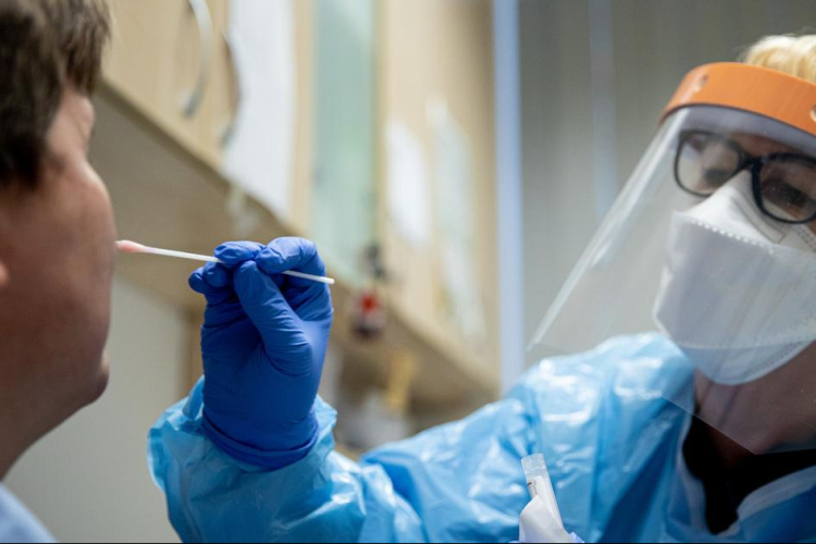 A fertőzöttek száma 381,3 millió, a halálos áldozatoké 5,685 millió a világon