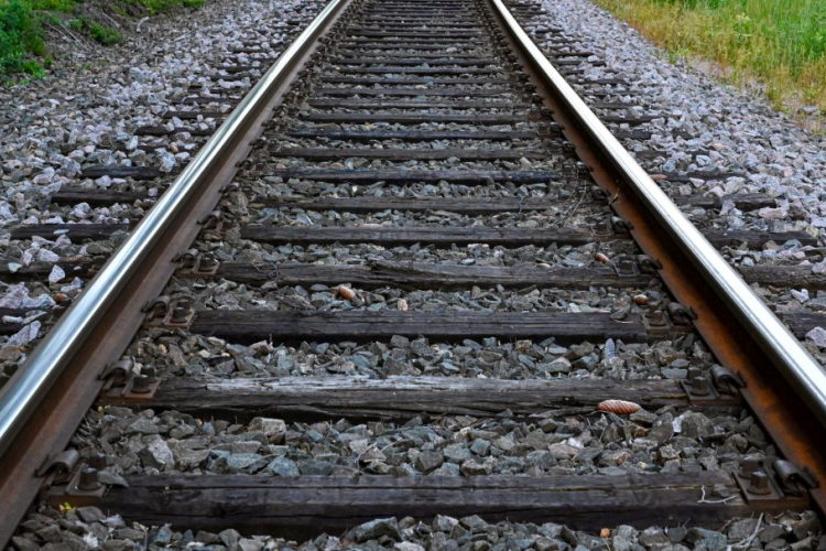 Leszakadt felsővezeték miatt késnek a vonatok a győri vasútvonalon