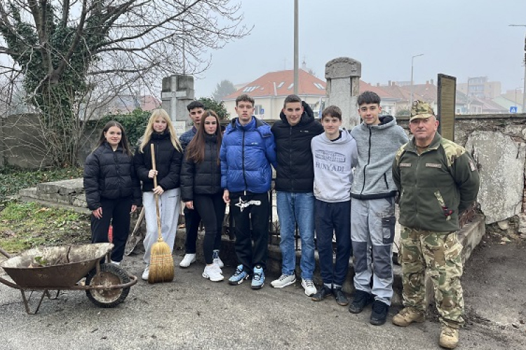 Hunyadisok tették rendbe a hadisírokat