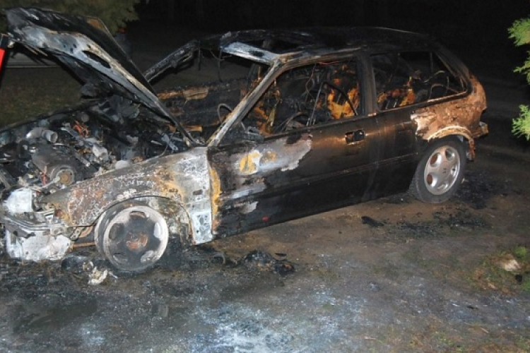 Gyújtogatás miatt teljesen kiégett egy autó Beledben