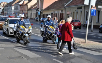 Figyelek, ha gyalogos vagyok, figyelek, ha gyalogost látok