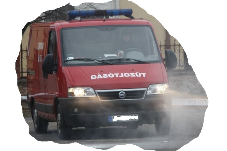 A tűzoltók szabadították ki a roncsból a sérültet