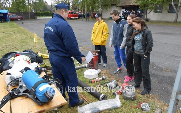 Közösségi szolgálat a tűzoltóságon