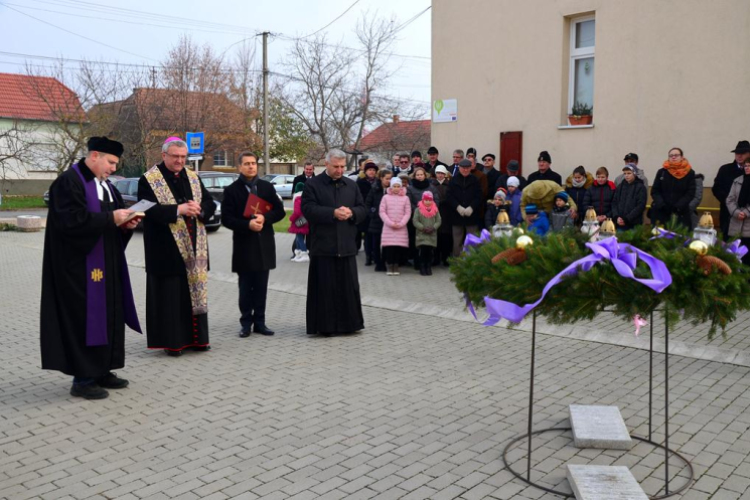 Ökumenikus gyertyagyújtás Rábaszentandráson